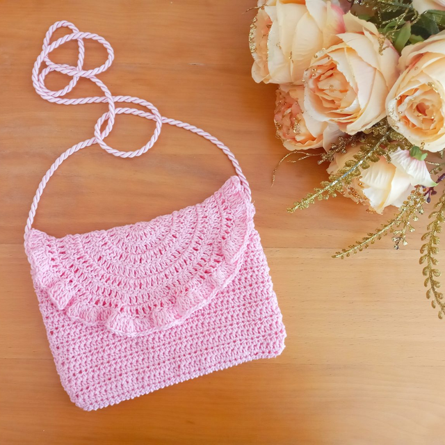 Summer Flowers Bohemian Messenger Bag  Free Crochet Pattern - Stardust  Gold Crochet