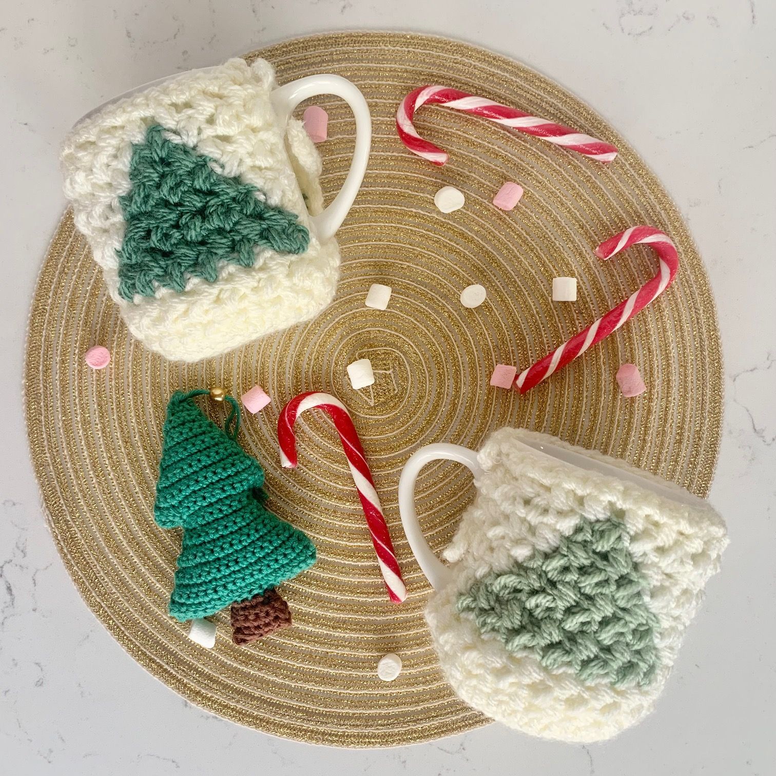 Crochet Christmas tree mug cozy patter
