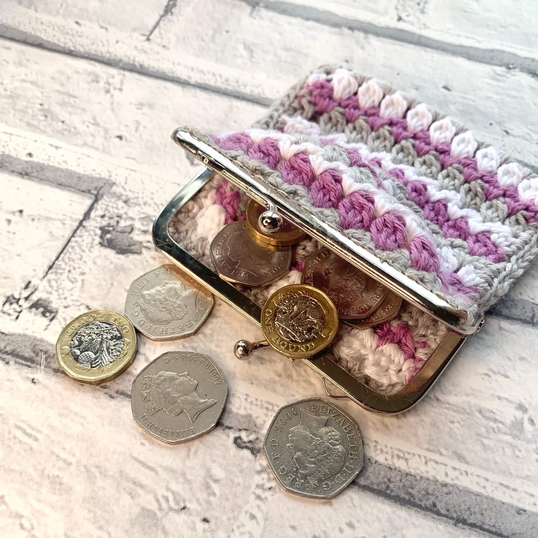 Free Crochet coin purse pattern