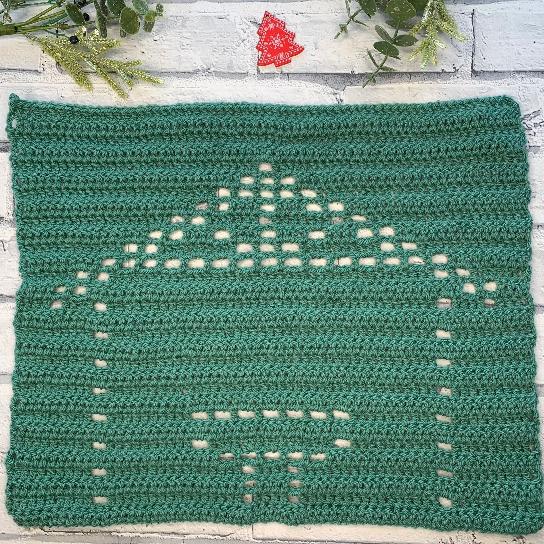 Christmas Manger Filet Crochet Pattern