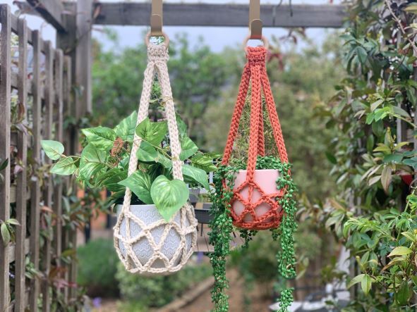 Free Crochet plant Hanger Pattern