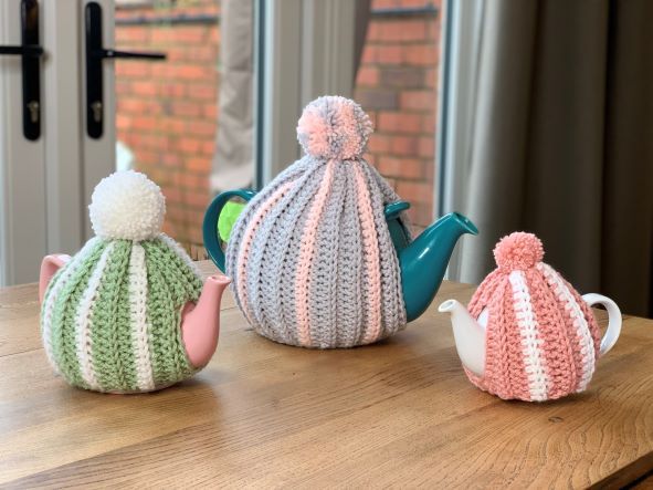 Ribbed crochet tea cosy pattern for beginners