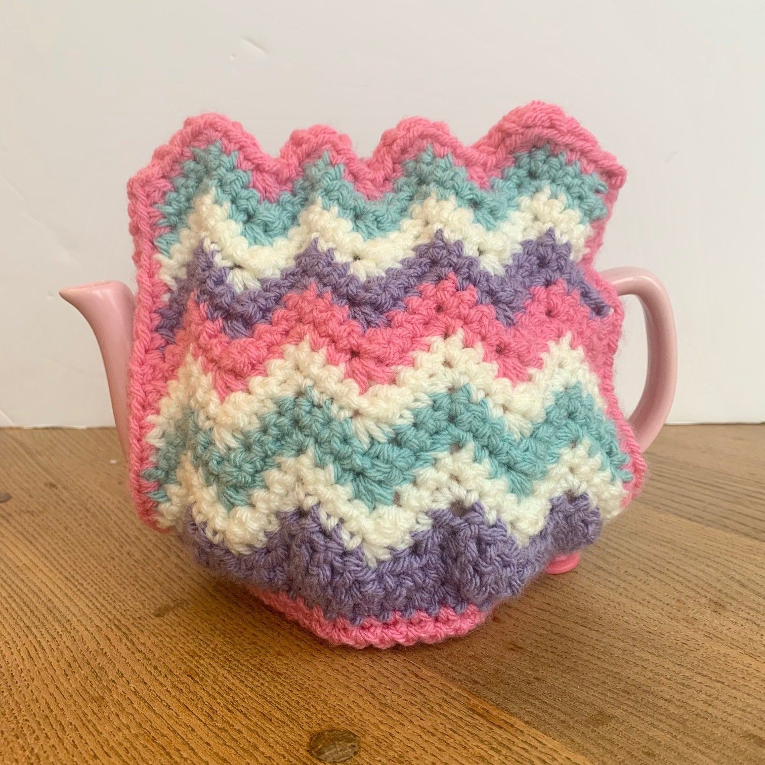 Free Crochet Tea Cosy Pattern for beginners with chevron stitch