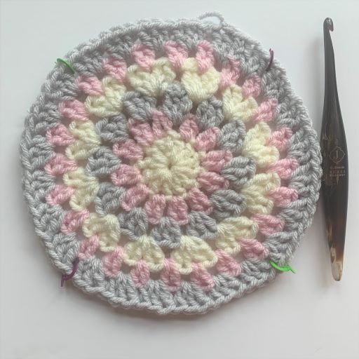 Free circle to square crochet pattern