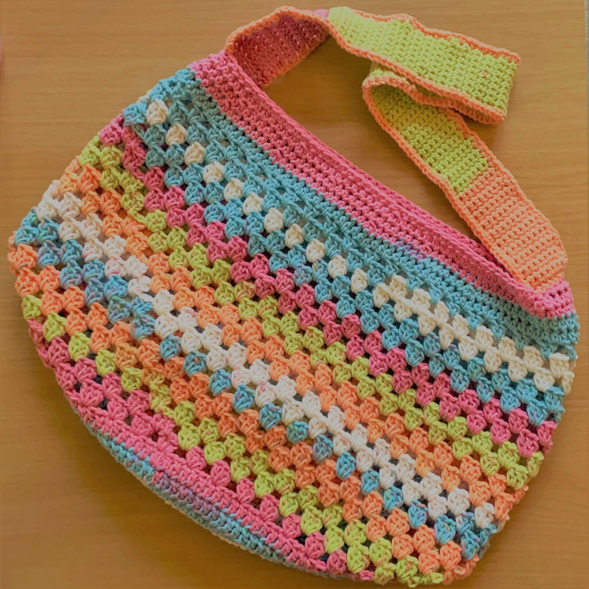Free Crochet Shopping Bag Pattern using granny stitch