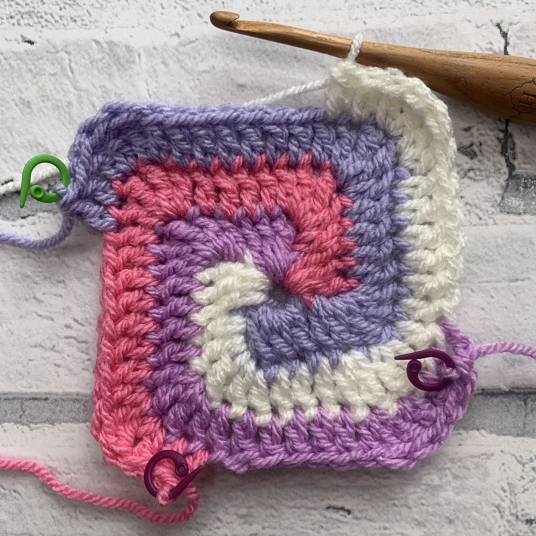 How to crochet a spiral granny Square