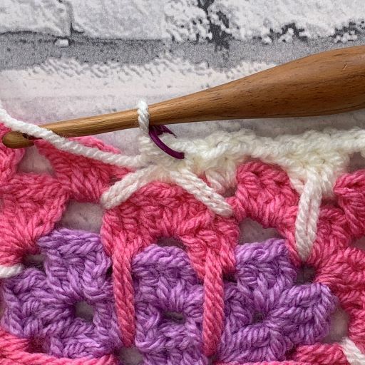 How to crochet a modern granny square