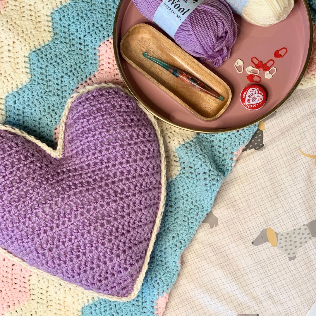 How to crochet a heart cushion