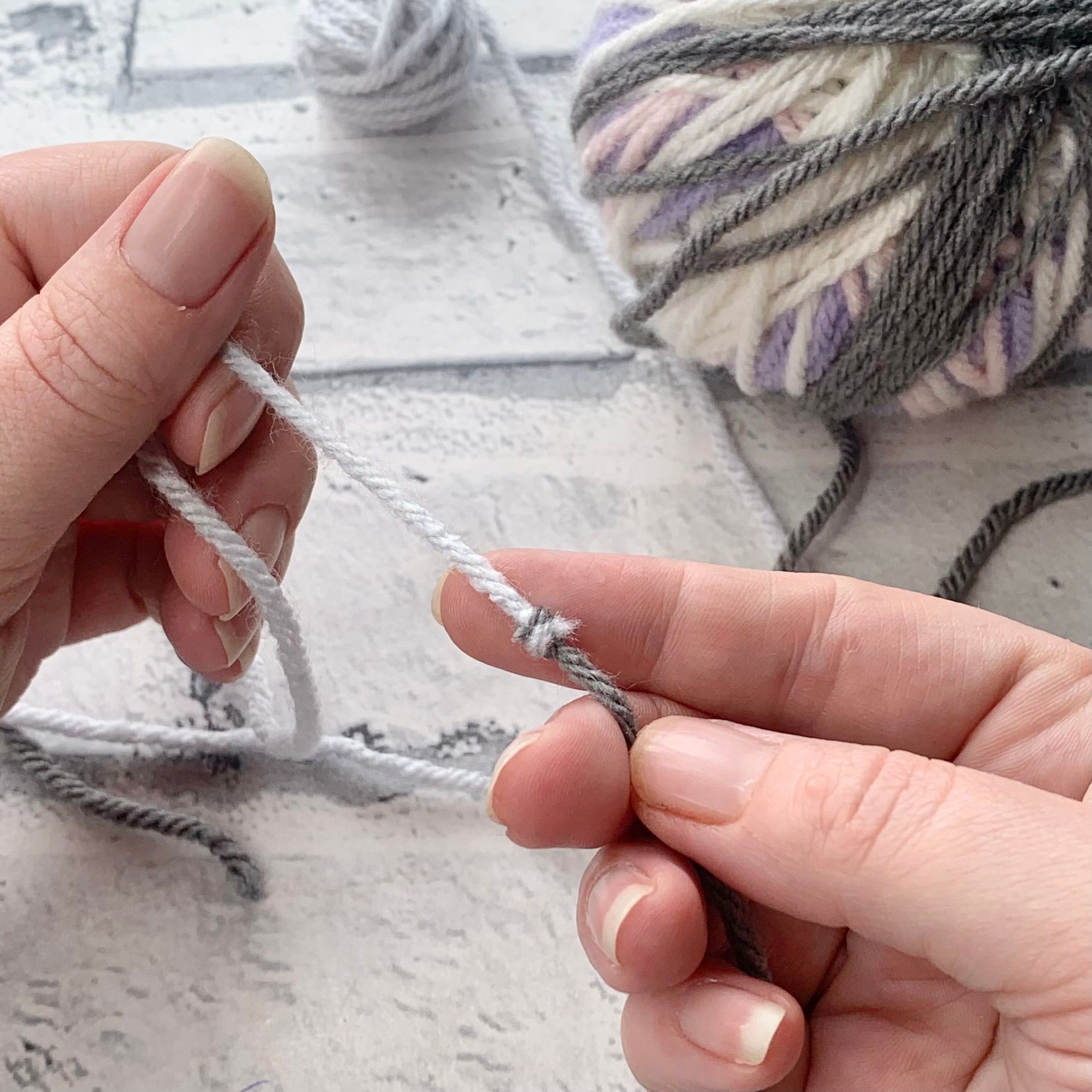 How to join yarn seamlessly with the magic knot