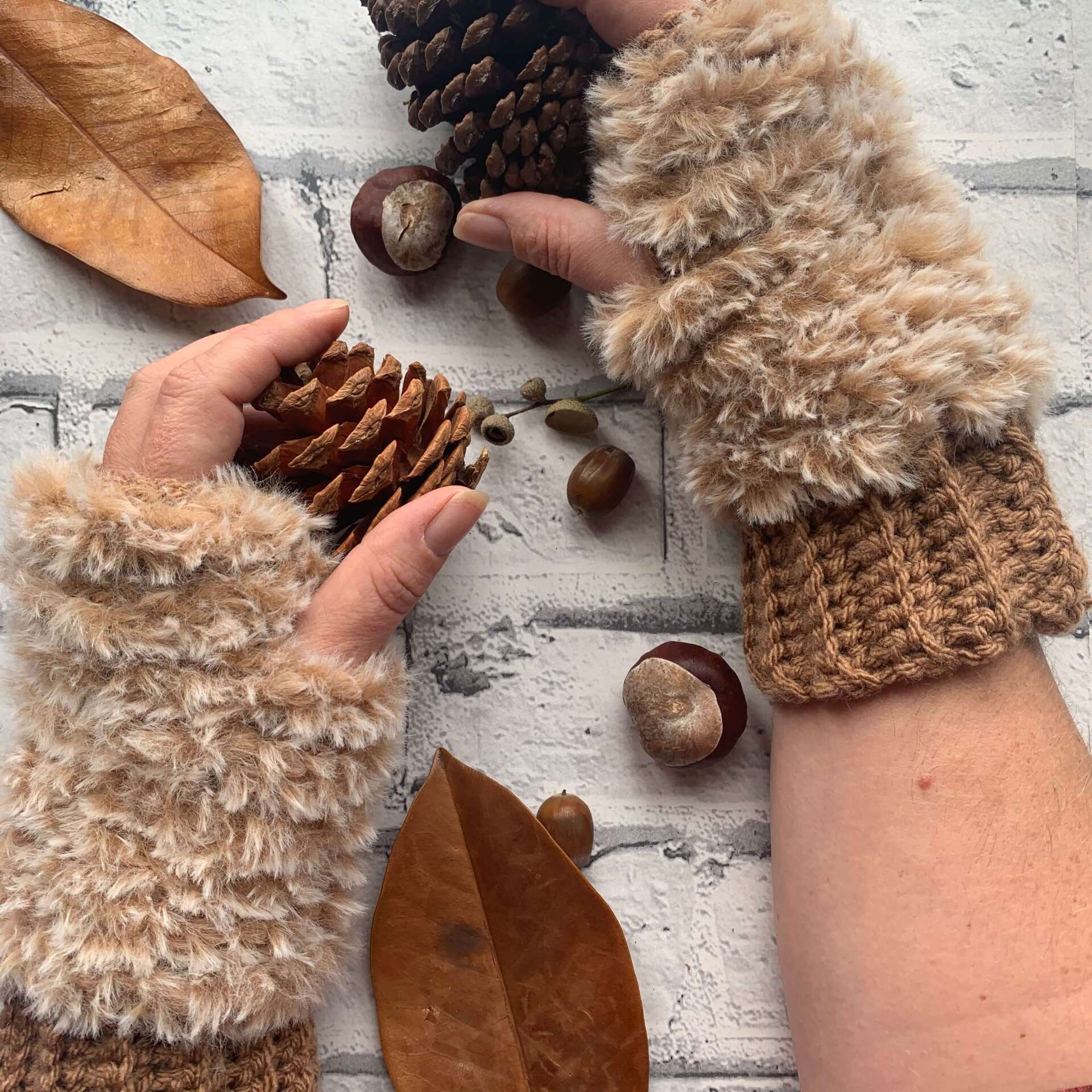 How to crochet with faux fur Fingerless Gloves