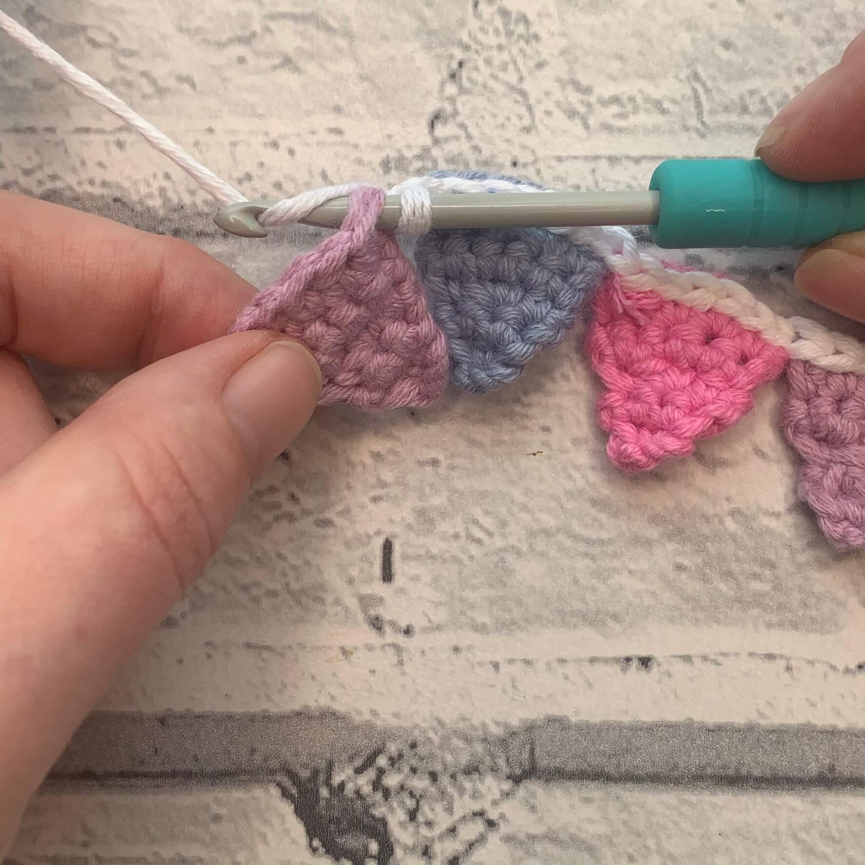 How to Crochet Mini Bunting