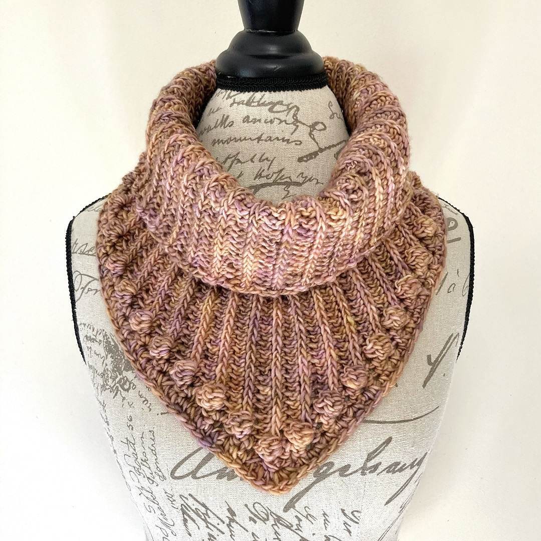 Textured crochet cowl pattern