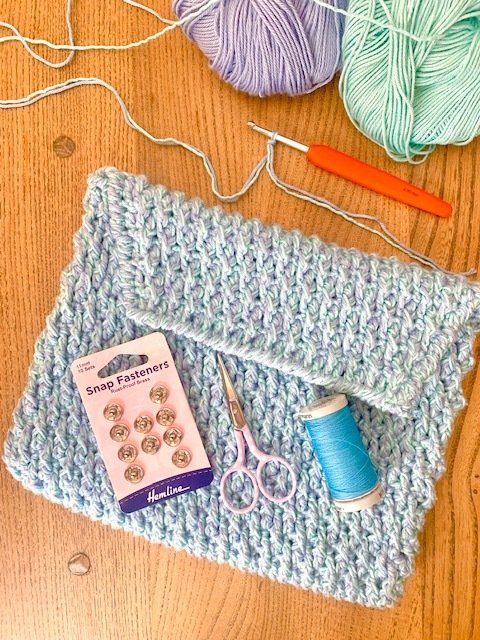 Crochet clutch bag free pattern - materials needed