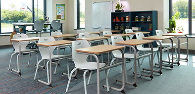 A classroom with a lot of tables and chairs