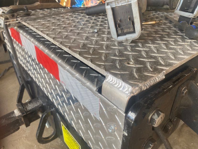 A metal box is sitting on top of a metal table.