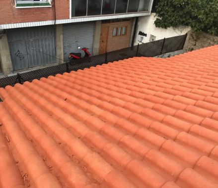 reparación de desperfectos en el tejado, mantenimiento de la cubierta en Almería