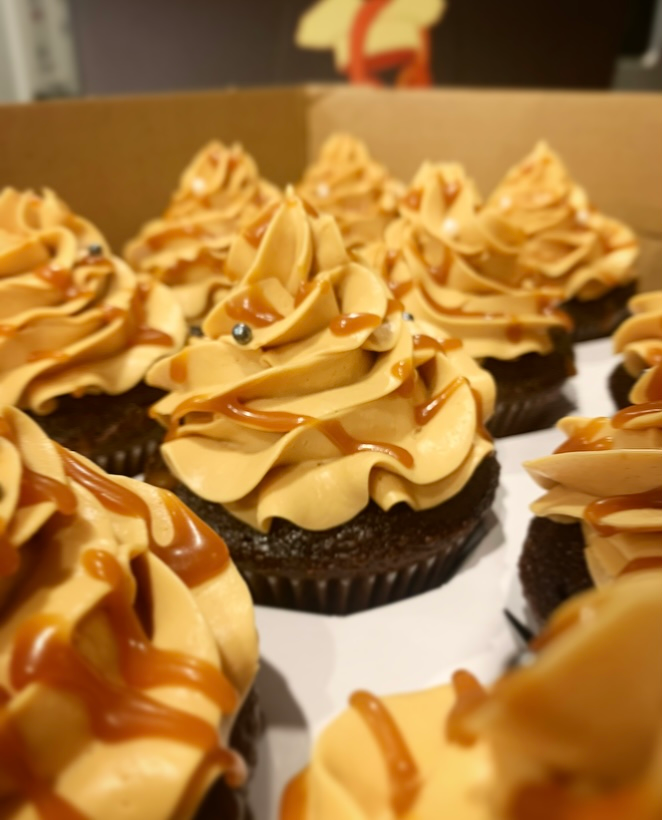 Mix It Up! cakes and cupcakes: Caramel frosted cupcakes  with a caramel drizzle and sprinkles