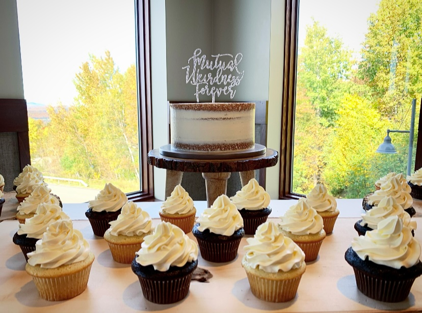 Mix It Up! cakes and cupcakes: White frosted cupcakes  and a single tier cake