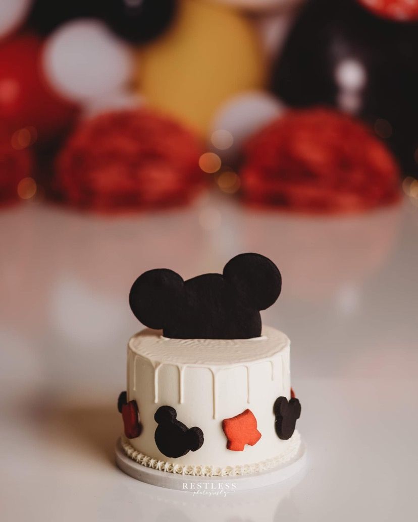 Mix it Up! Smash Cakes: Mickey mouse themed cake