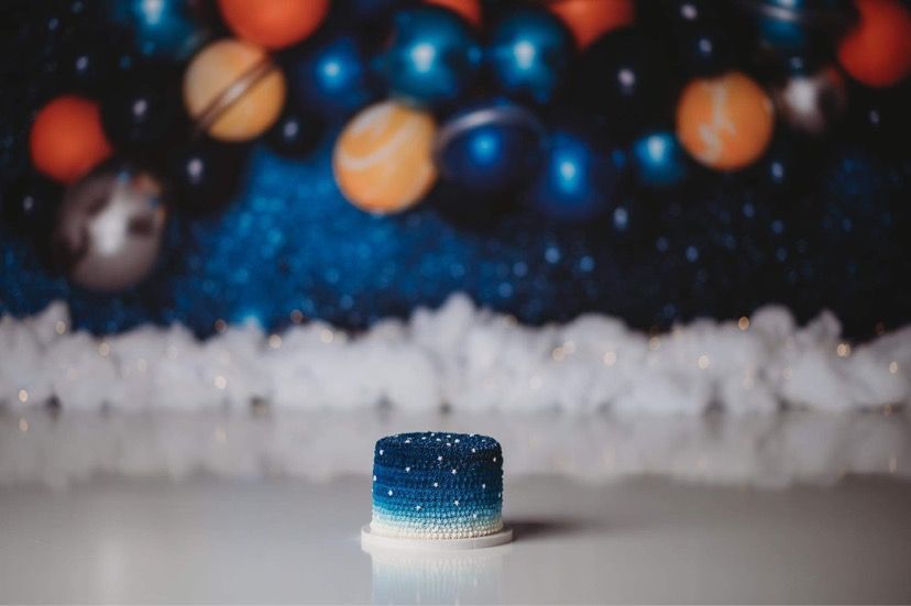 Mix It Up! Smash cakes: White  and blue galaxy themed cake