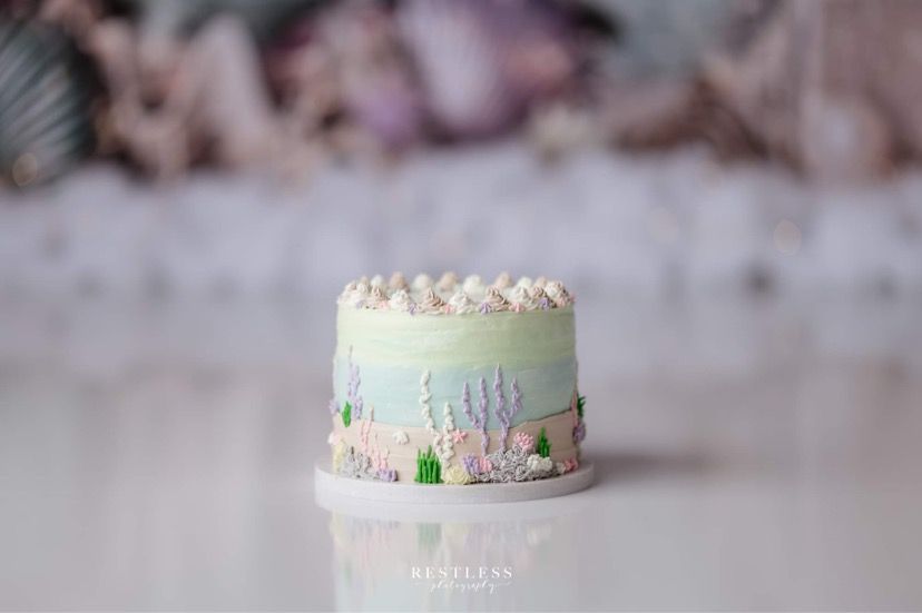 Mix It Up! Smash cakes: cake that is decorated for under the sea theme