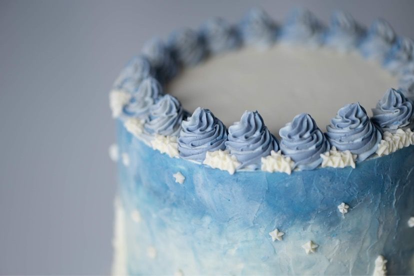 Mix It Up! Smash cakes: a Wintery blue and white cake