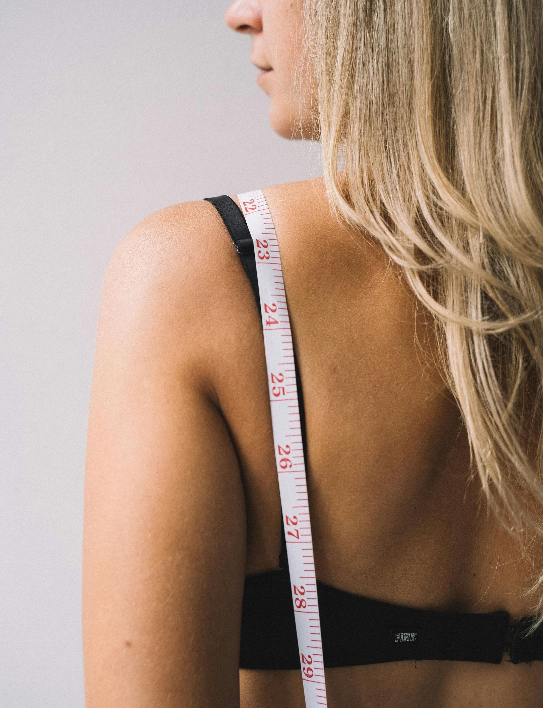 A woman is wearing a pair of oversized jeans.