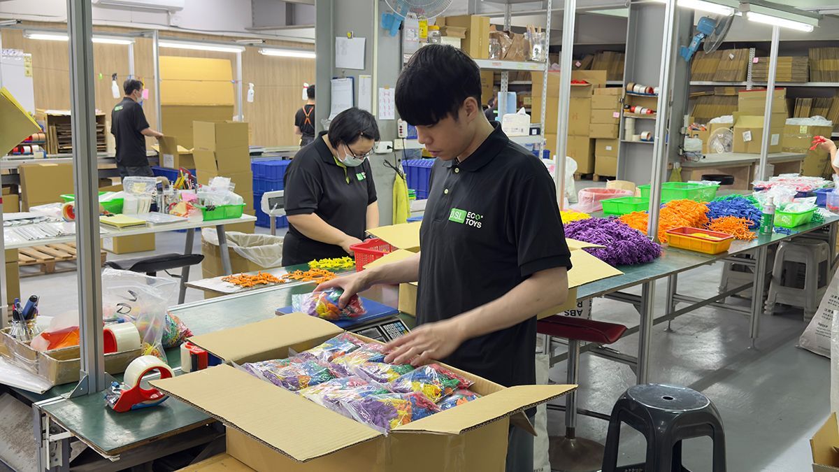連鎖幼兒園兒童節禮物包裝現場或完成品照片