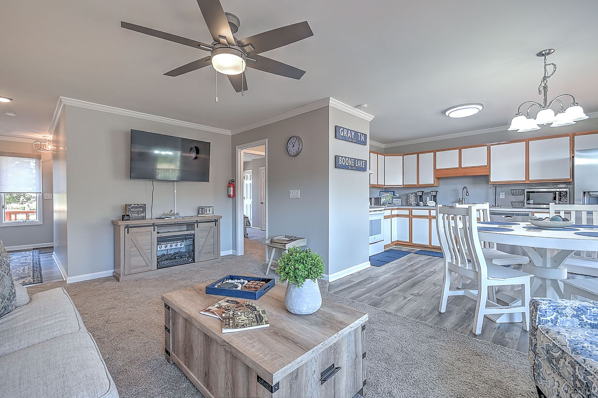 A living room filled with furniture and a ceiling fan.