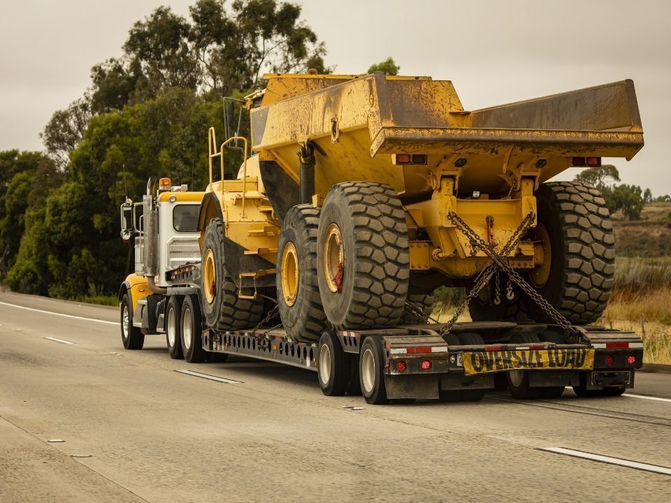 Reasons To Use a Heavy Equipment Freight Broker
