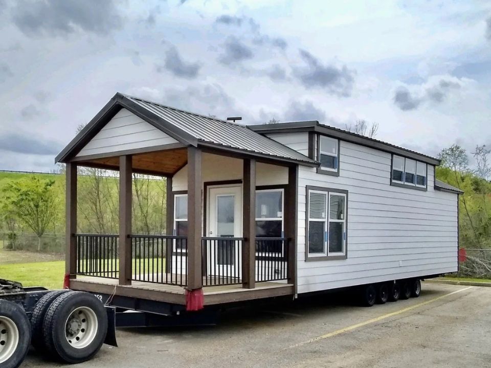 Tiny Home or RV: Which Is Right for You?