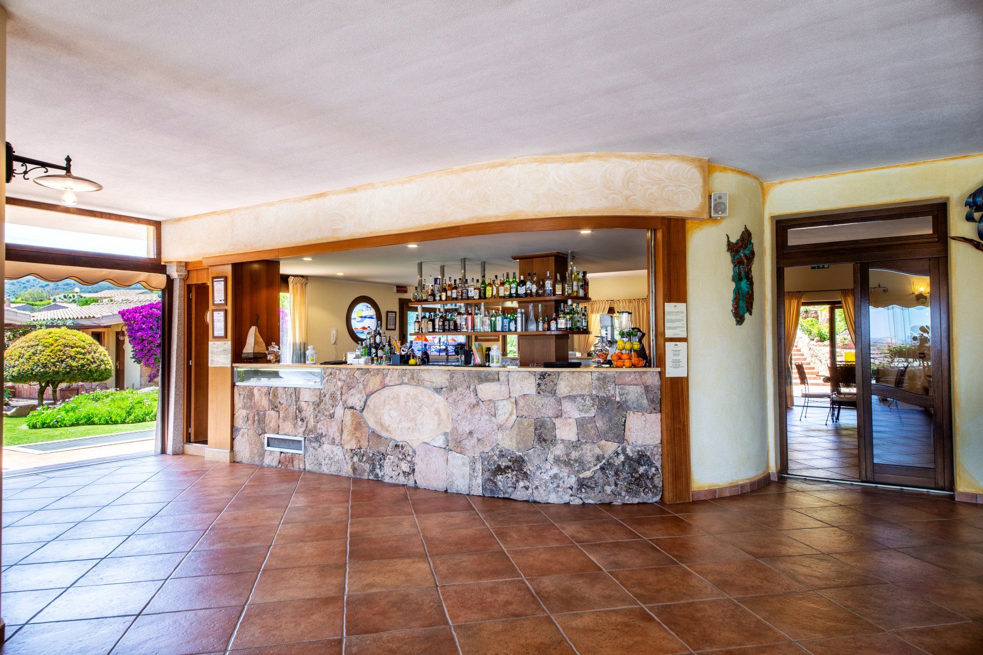bar hotel costa caddu