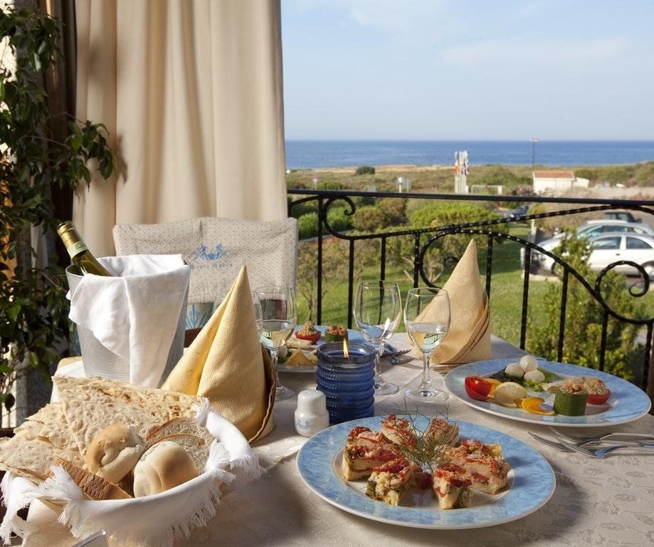 pranzo vista mare in sardegna