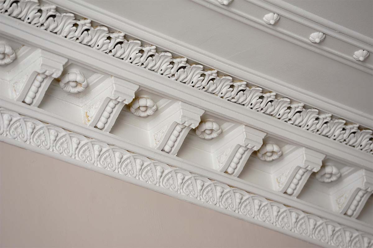 Decorative Cornice Installer In Cairns Queensland