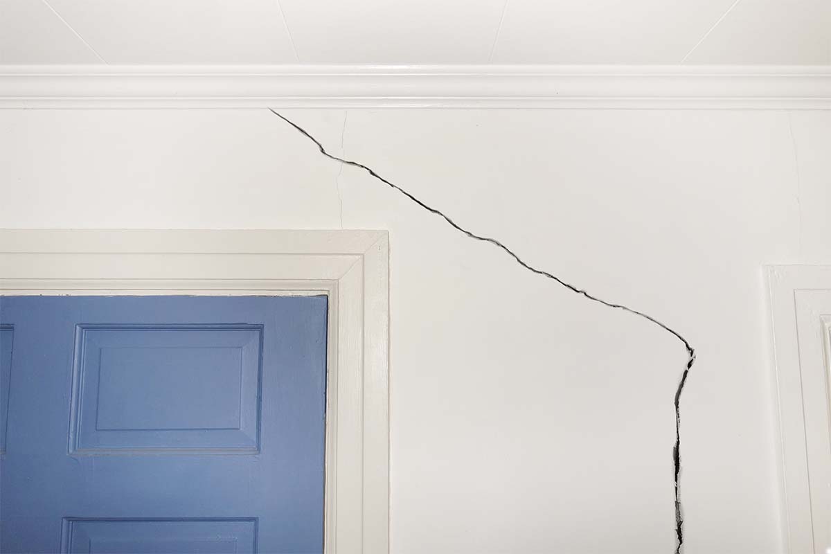 Large Crack In A Gyprock Wall Needing An Urgent Plaster Repair