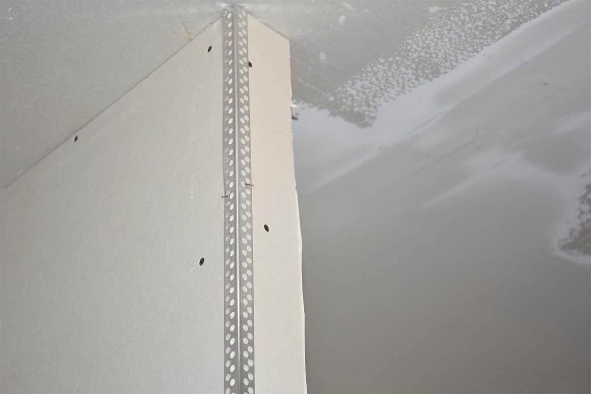 Plasterboard Partition Wall With Metal Edge Protection