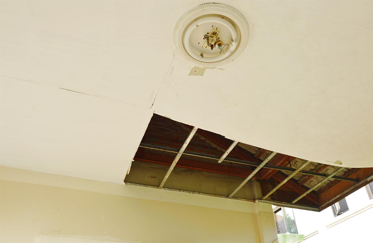 Plasterboard Repairs To Leaking Ceiling In Cairns