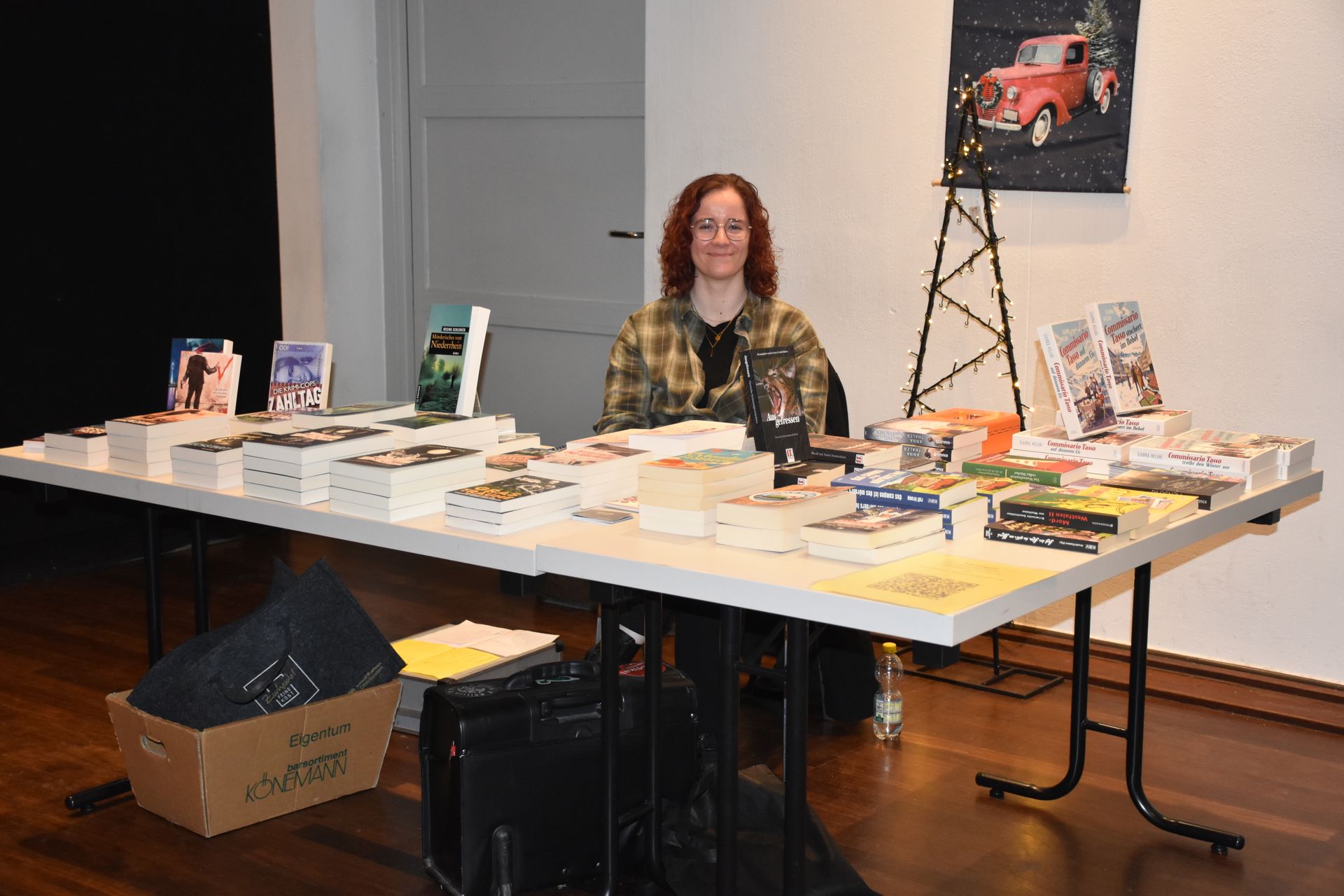 Büchertisch zum Krimitag im Bürgerhaus