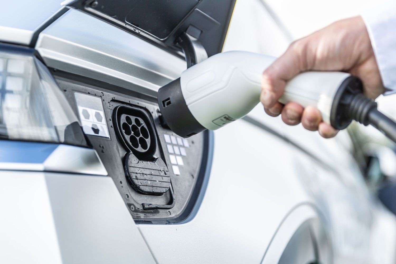 Discover what is grid tied ev charging.