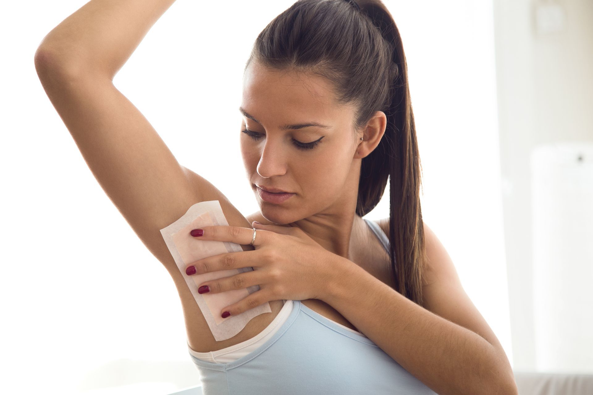Laser vs Waxing: What’s Better for Underarms?