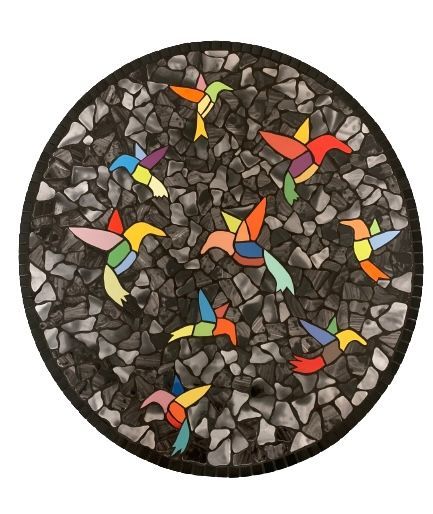 Een mozaïek van kleurrijke vogels op een zwarte achtergrond