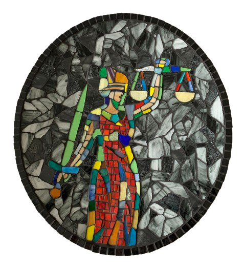 Een mozaïek van een vrouw die de weegschaal van de gerechtigheid vasthoudt