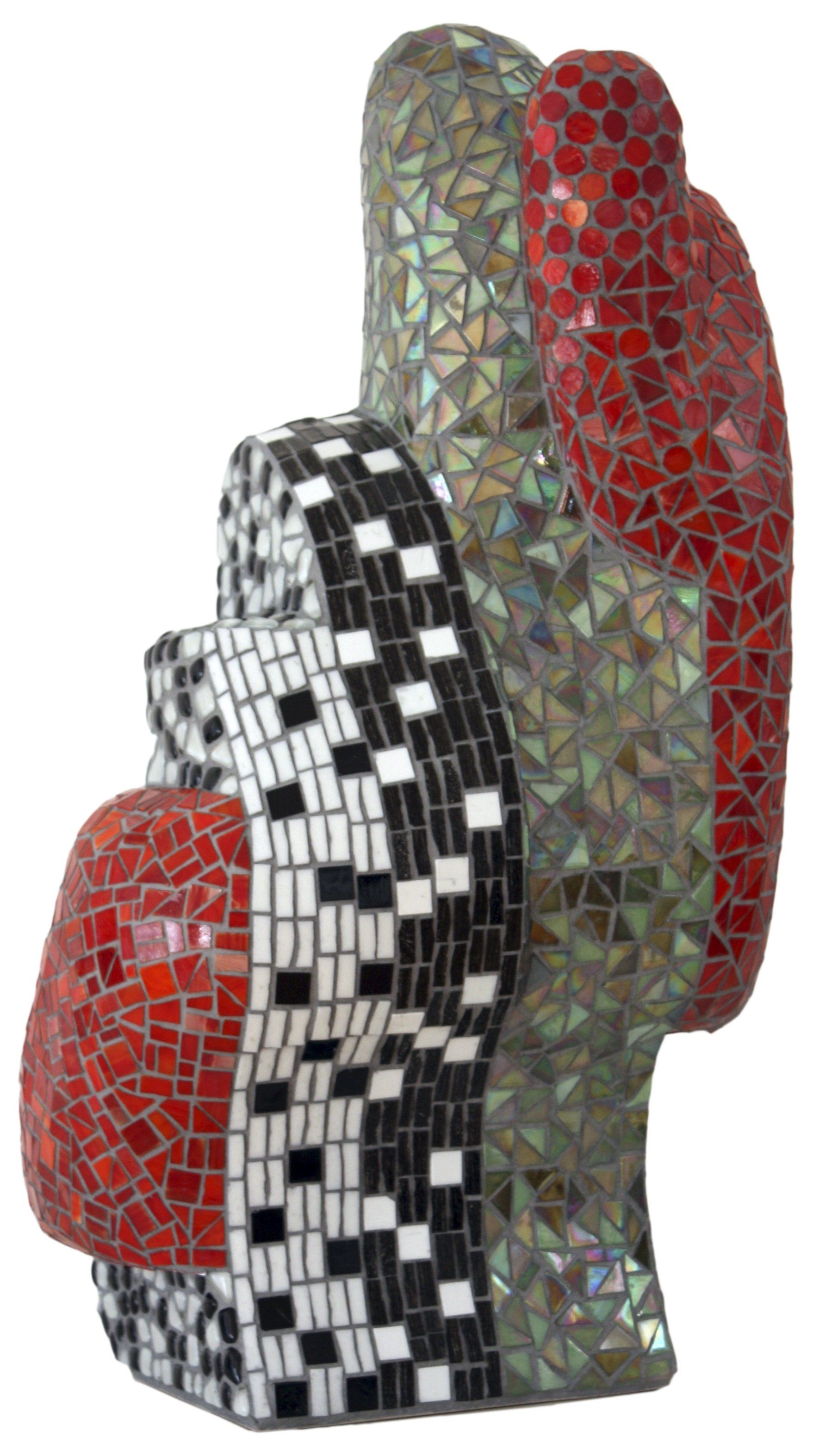 Een rood, zwart en wit mozaïekbeeldhouwwerk met een witte achtergrond.