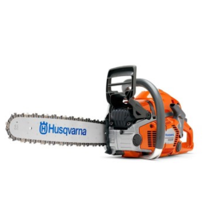 Una motosega husqvarna è mostrata su uno sfondo bianco