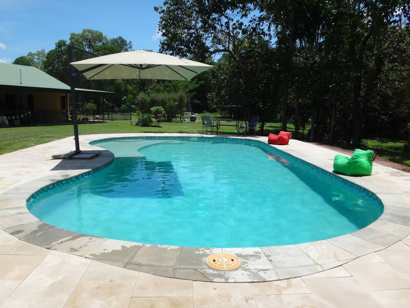 Modern Pool Under The Bright Blue Sky — Howard Springs, NT
