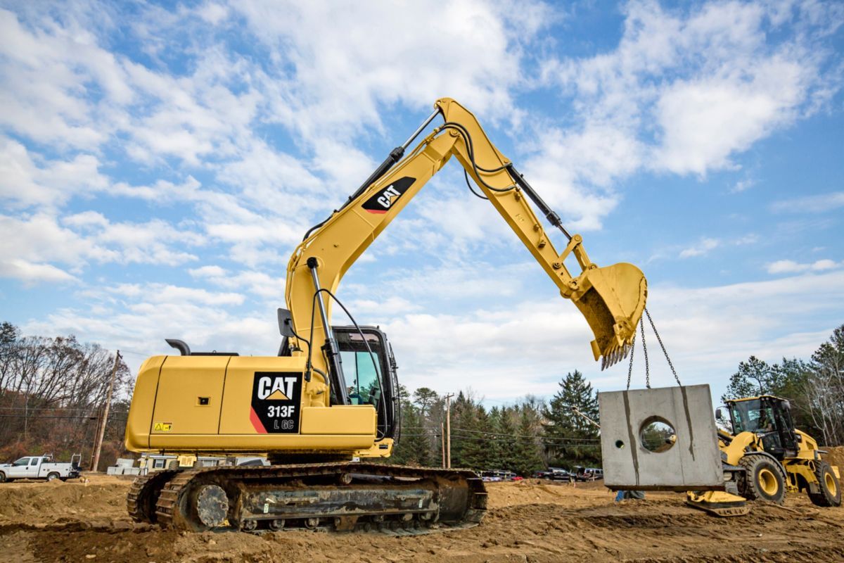 lavoro edile con pala cingolata
