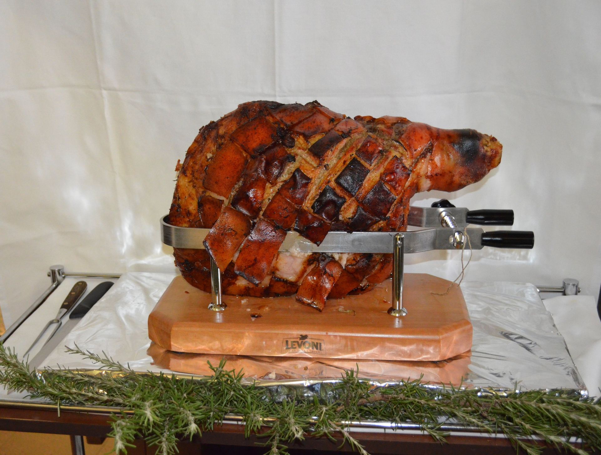 coltello che taglia della carne