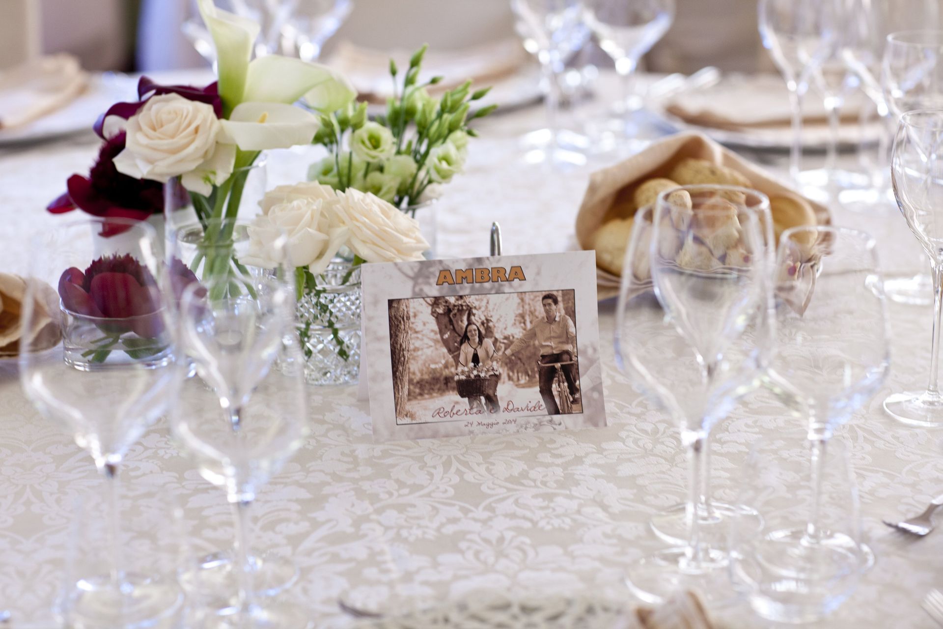 bigliettino su di un tavolo