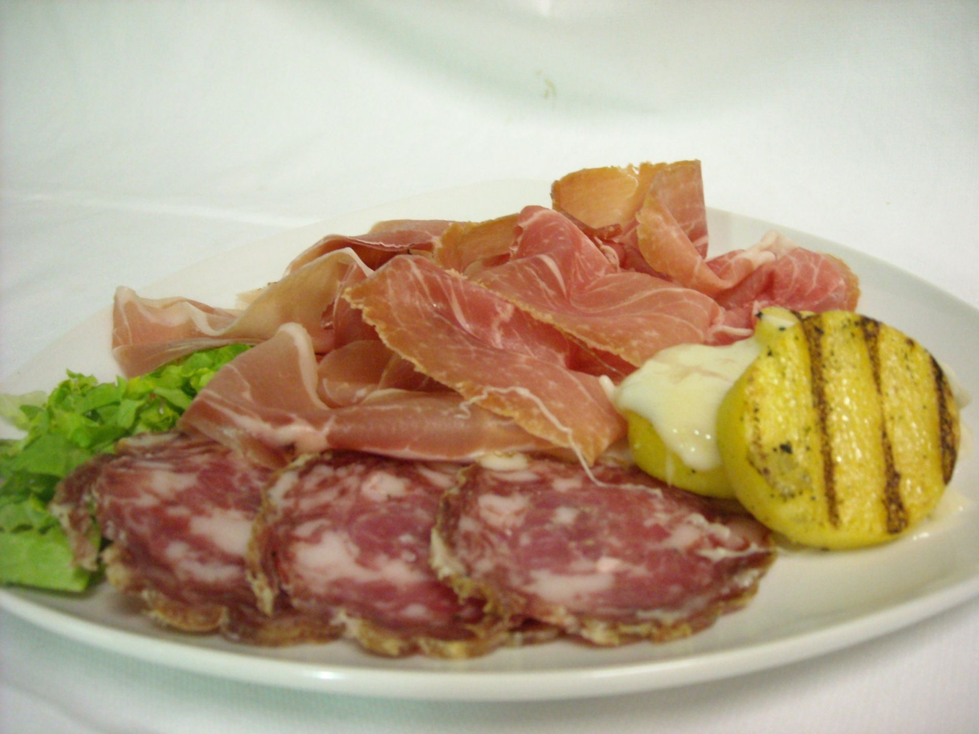 antipasti di salumi misti