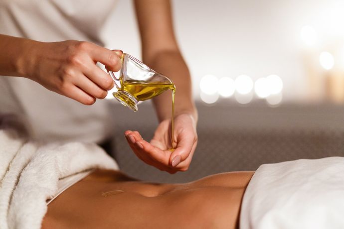 massaggio con oli naturali
